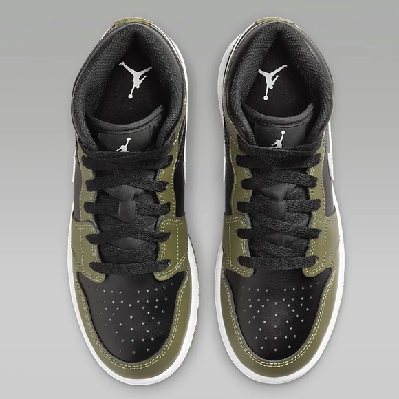 Air Jordan 1 Mid GS in Army Green - Picture 4 of 10